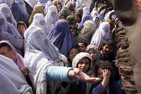 Afghanistan Women Mazar-i-Sharif 020702