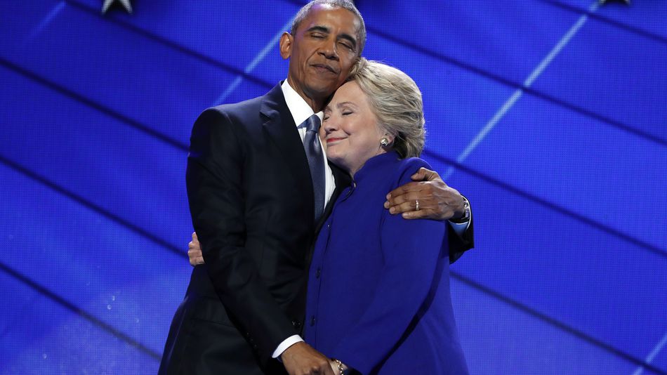 usa clinton obama hug demconv